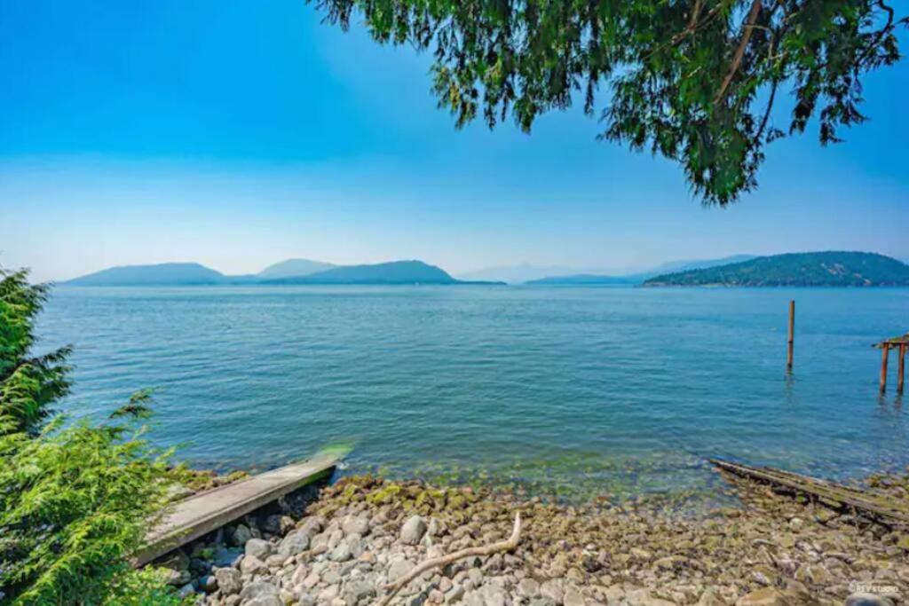 Waterfront Cottage With Superb Coastline Views West Vancouver Exteriér fotografie