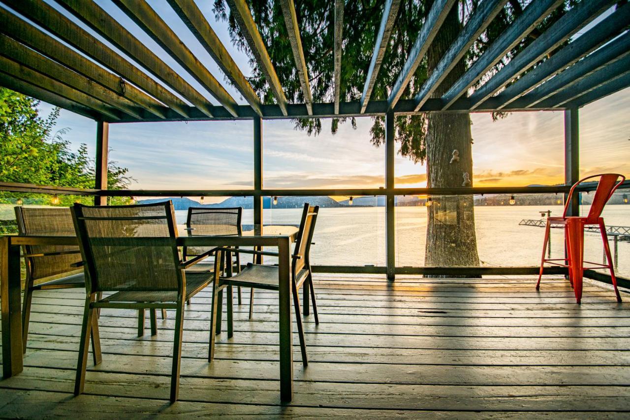 Waterfront Cottage With Superb Coastline Views West Vancouver Exteriér fotografie