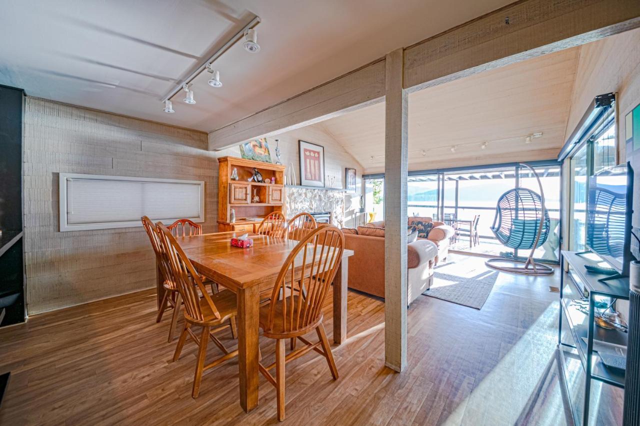Waterfront Cottage With Superb Coastline Views West Vancouver Exteriér fotografie