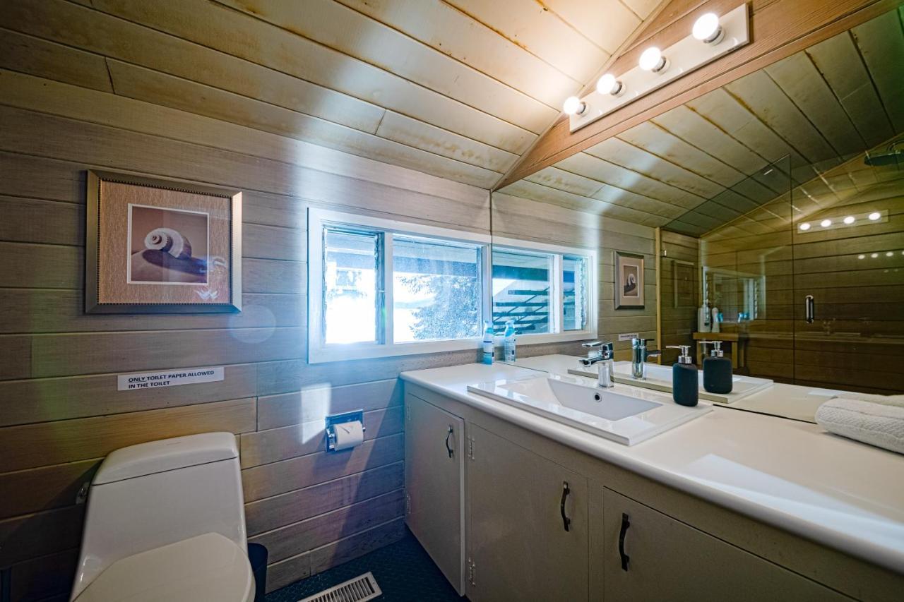 Waterfront Cottage With Superb Coastline Views West Vancouver Exteriér fotografie