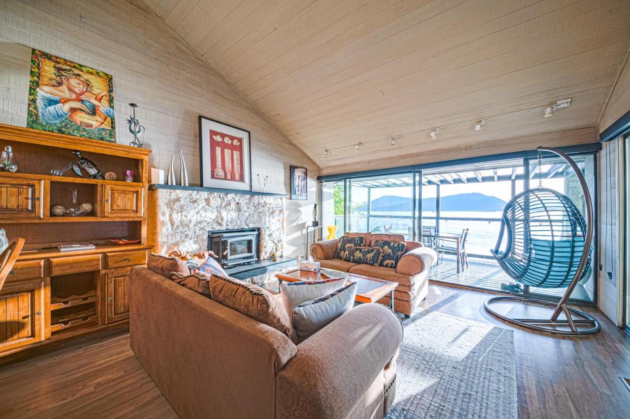 Waterfront Cottage With Superb Coastline Views West Vancouver Exteriér fotografie