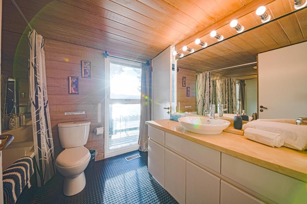 Waterfront Cottage With Superb Coastline Views West Vancouver Exteriér fotografie