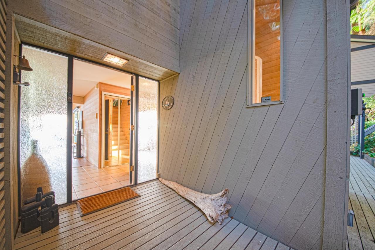 Waterfront Cottage With Superb Coastline Views West Vancouver Exteriér fotografie